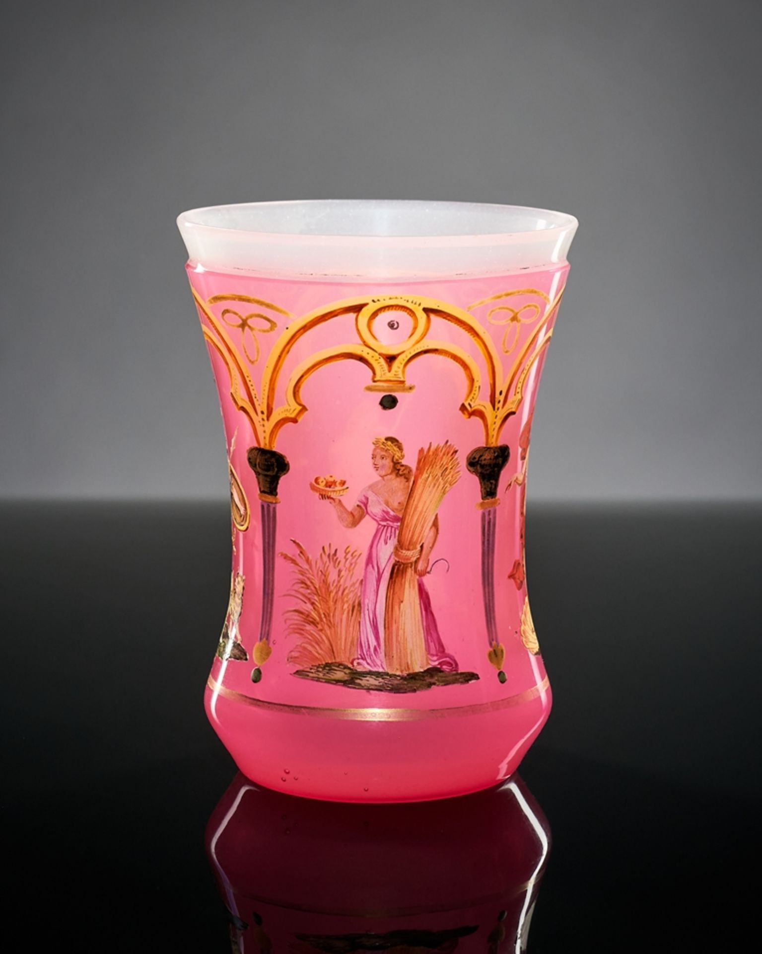 Götterbecher. Alabasterglas mit rosa Überfang und polychromer Bemalung: Ceres, Diana, Neptun und M - Image 2 of 2