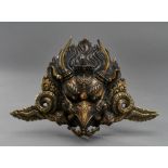 Kopf eines Garuda als Relief. Gelbguß. Indonesien. H 18 cm