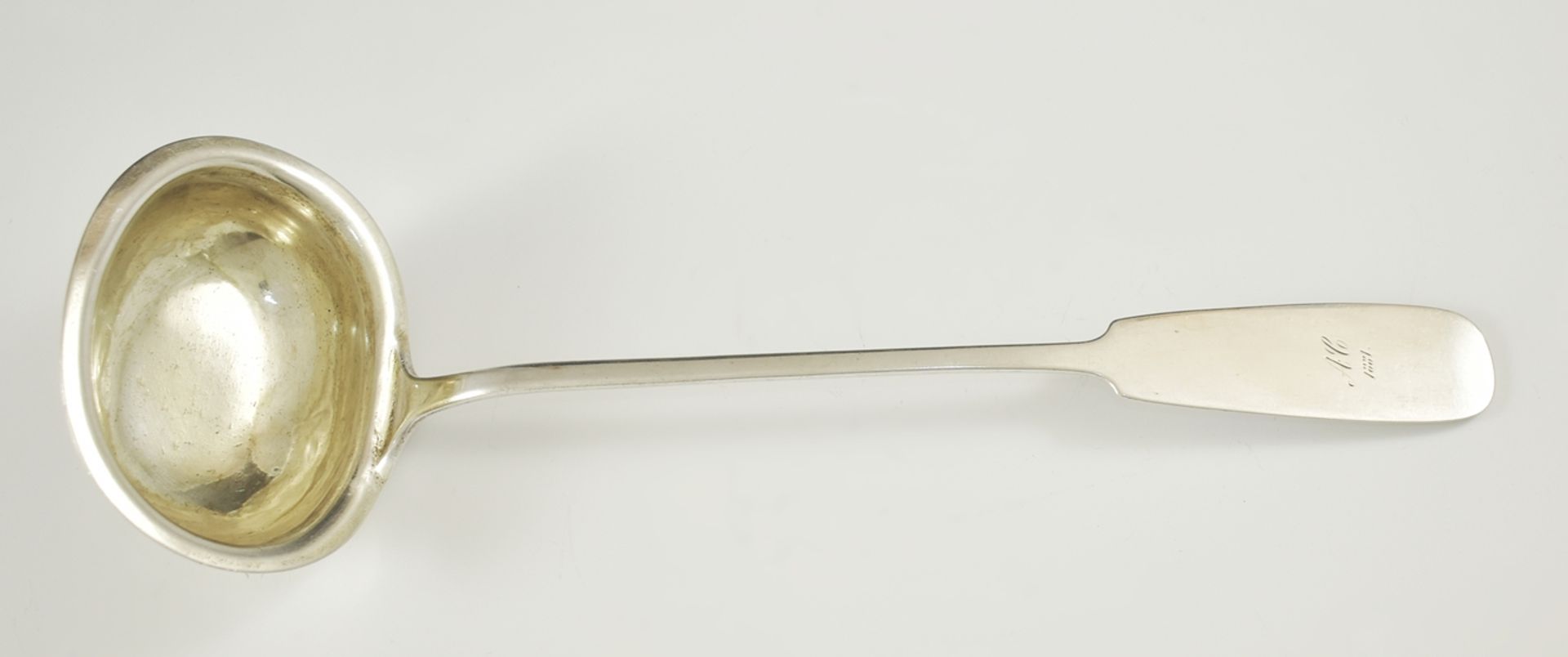 Großer Suppenschöpfer. Vergoldete Laffe. Monogr. A.C. 1881. Meistermarke C. Steyl. L 38 cm. 222 g