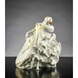 Junge Frau im Ballkleid. Polychrom staffierte Figurine. Rosenthal 1949. H 16,5 cm