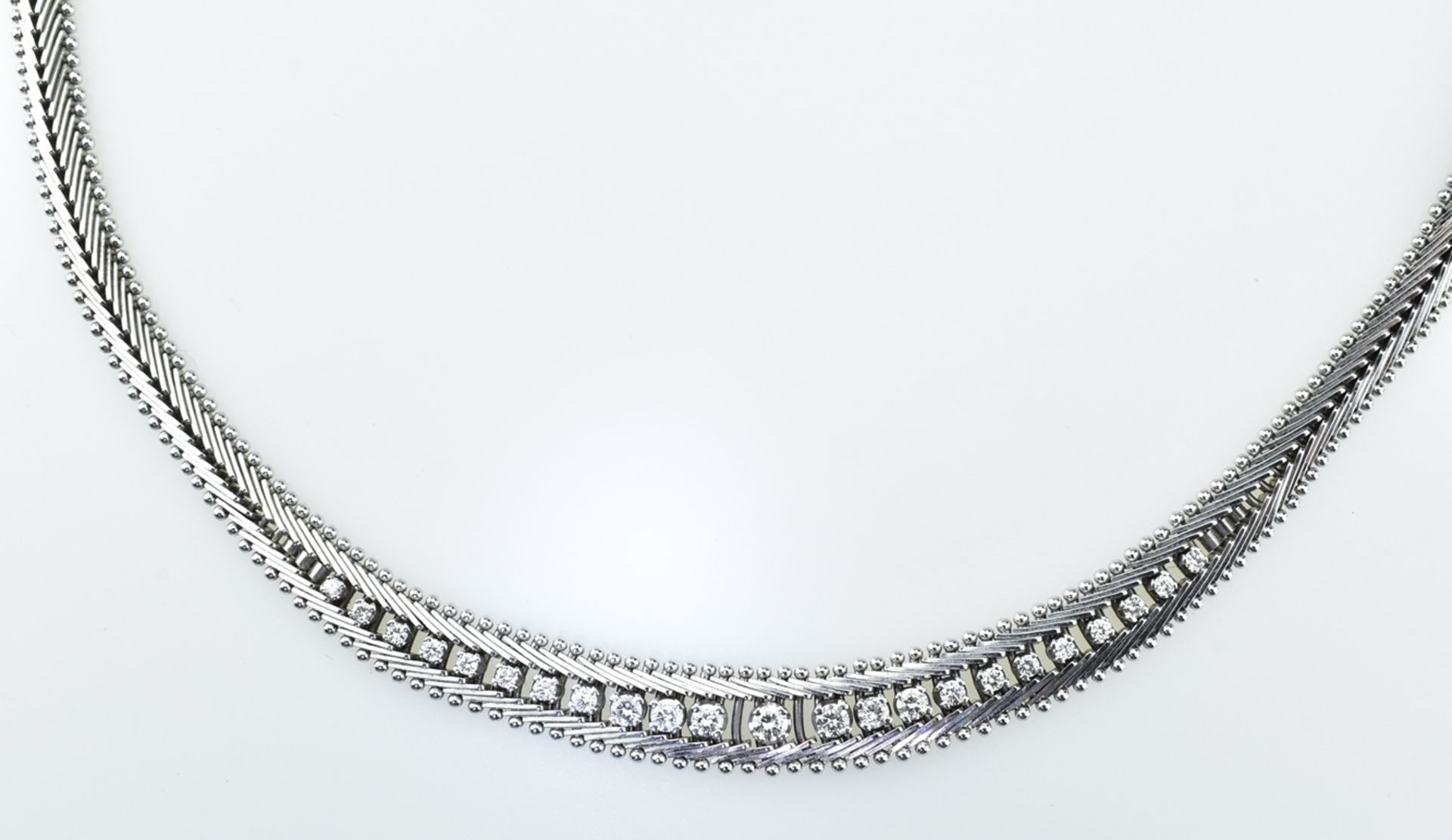 Brillantcollier.  Brillanten ca. 0,48 ct. 14 ct. WG. L 44 cm. 49 g