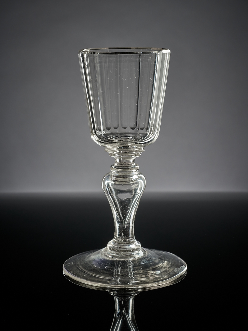 Pokal. Balusterschaft. Facettierte Cuppa. Böhmen, 1.H. 18. Jh. H 19,5 cm