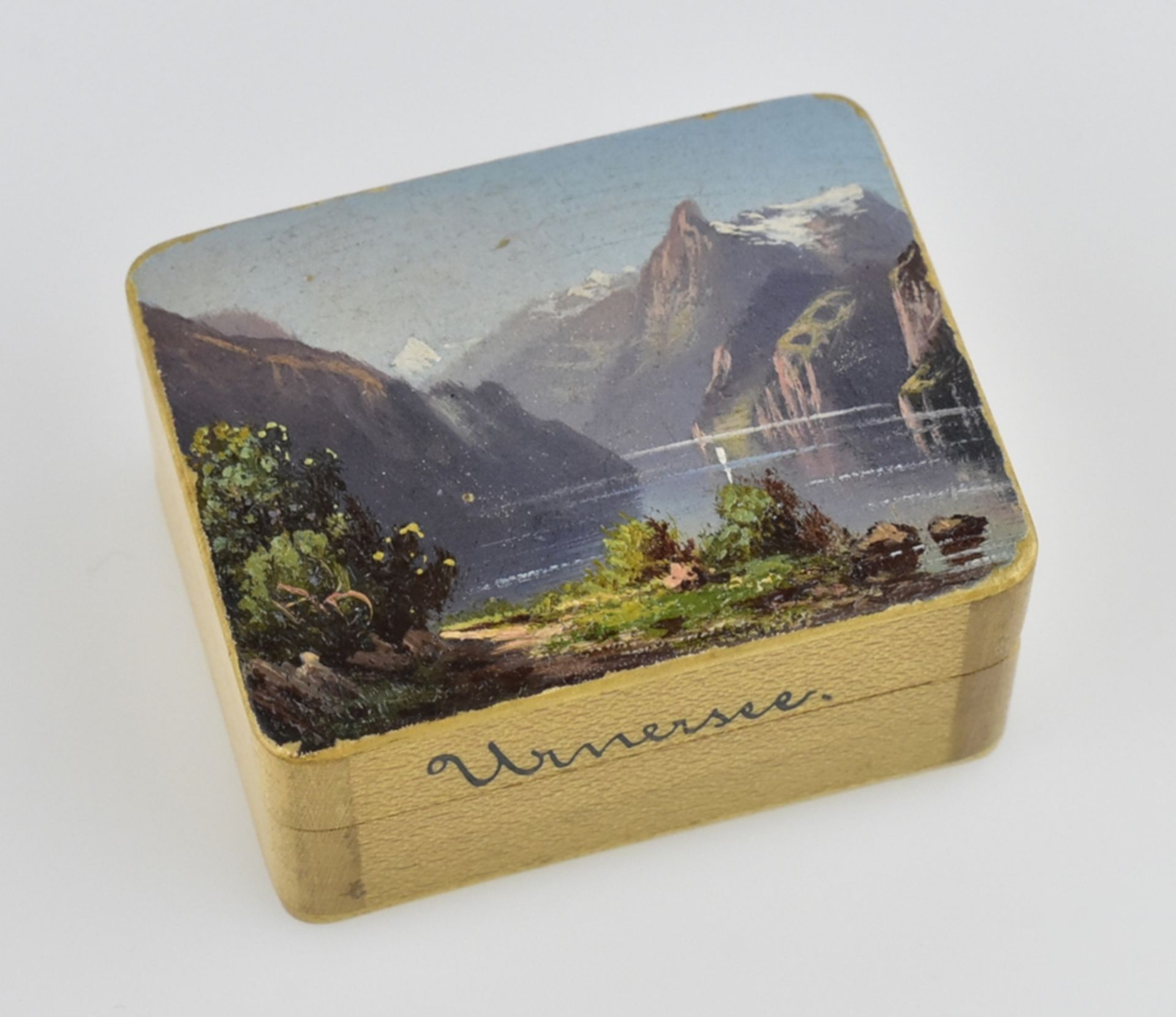 Holzdöschen mit gemalter Ansicht des Urnersees. Um 1900. L 4,5 cm - Bild 2 aus 2