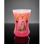 Götterbecher. Alabasterglas mit rosa Überfang und polychromer Bemalung: Ceres, Diana, Neptun und M