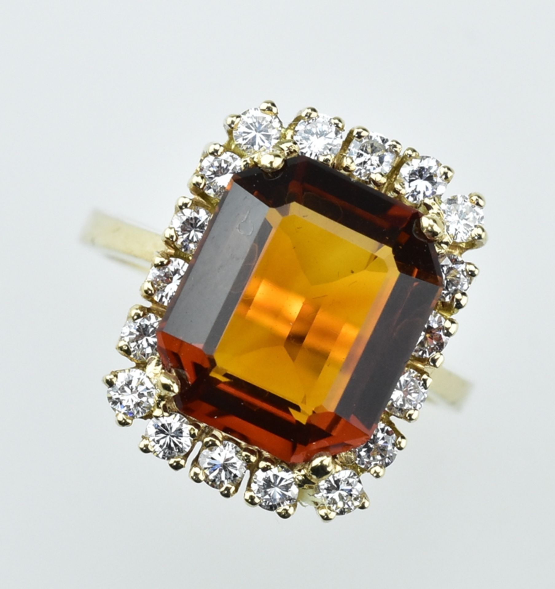 Hochfeiner Madeira-Citrinring.  Oktagonaler und facettierter, geschliffener Madeiracitrin 4,16 ct. 