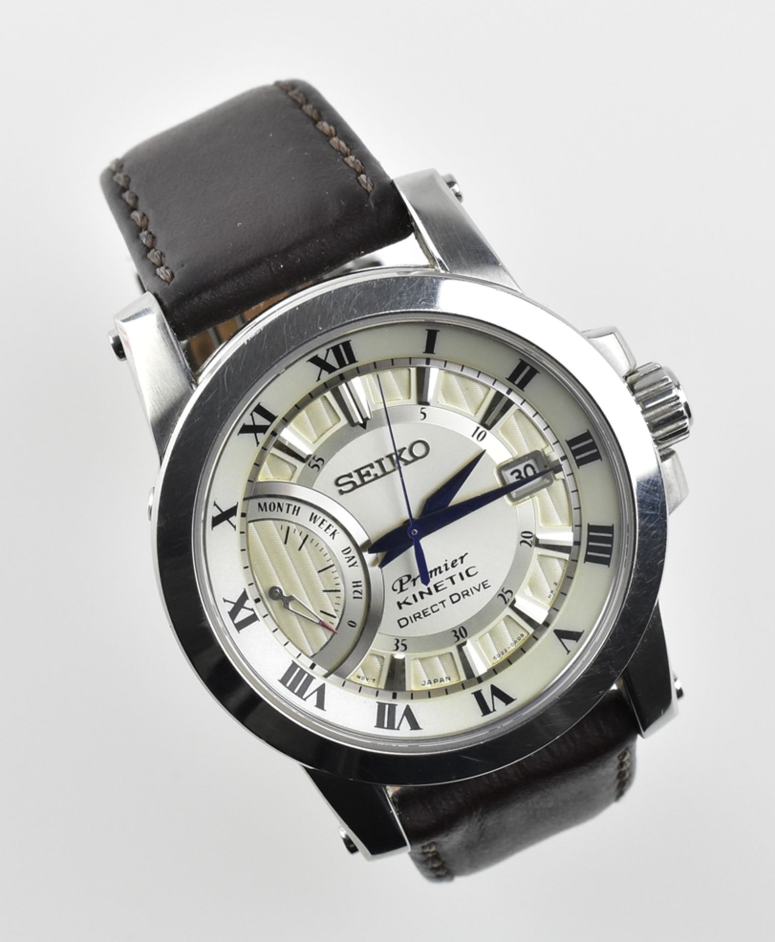 Seiko -Premier-Herrenarmbanduhr. Modell Kinetik-Direct Drive. Stahlgehäuse. Zentralsekunde, Tagesd