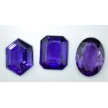 Drei Amethyste.  Oval, Achteck, Sechseck. 26,5 ct.