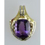 Schildförmiger Amethystanhänger mit kleinen Diamanten. 18 ct. GG. H 3,5 cm