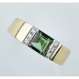 Turmalinring. 1,20 ct., quadratisch facettiert. Kleine Diamanten 0,06 ct. 14 ct. RG