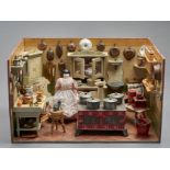 Puppenküche. Reich möbliert und ausgestattet mit zahlreichen Utensilien aus Kupfer, Glas, Porzellan