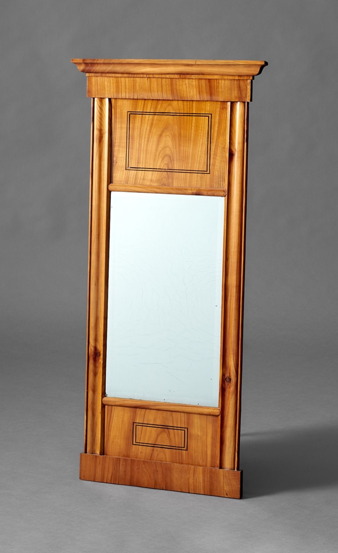 Biedermeier-Pfeilerspiegel. Kirschbaum. Anf. 19. Jh. 115 x 54 cm