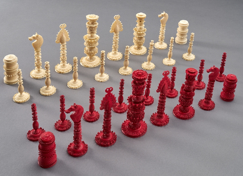 Elfenbein-Schachspiel. Rote und weiße Figuren, komplett gedrechselt und geschnitzt mit feinen Spitz - Image 2 of 4
