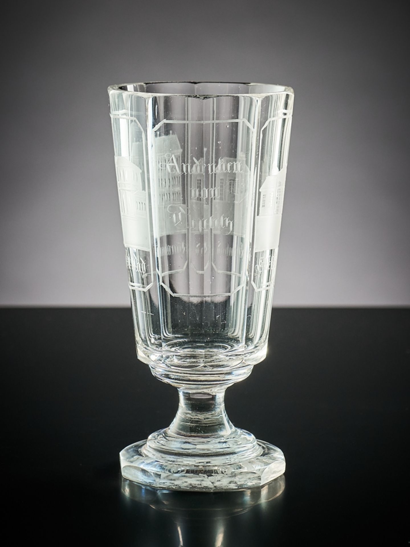 Teplitzer Badeglas. Farbloses Glas mit verschiedenen Ansichten von Teplitz. Böhmen, 19. Jh. H 14,5