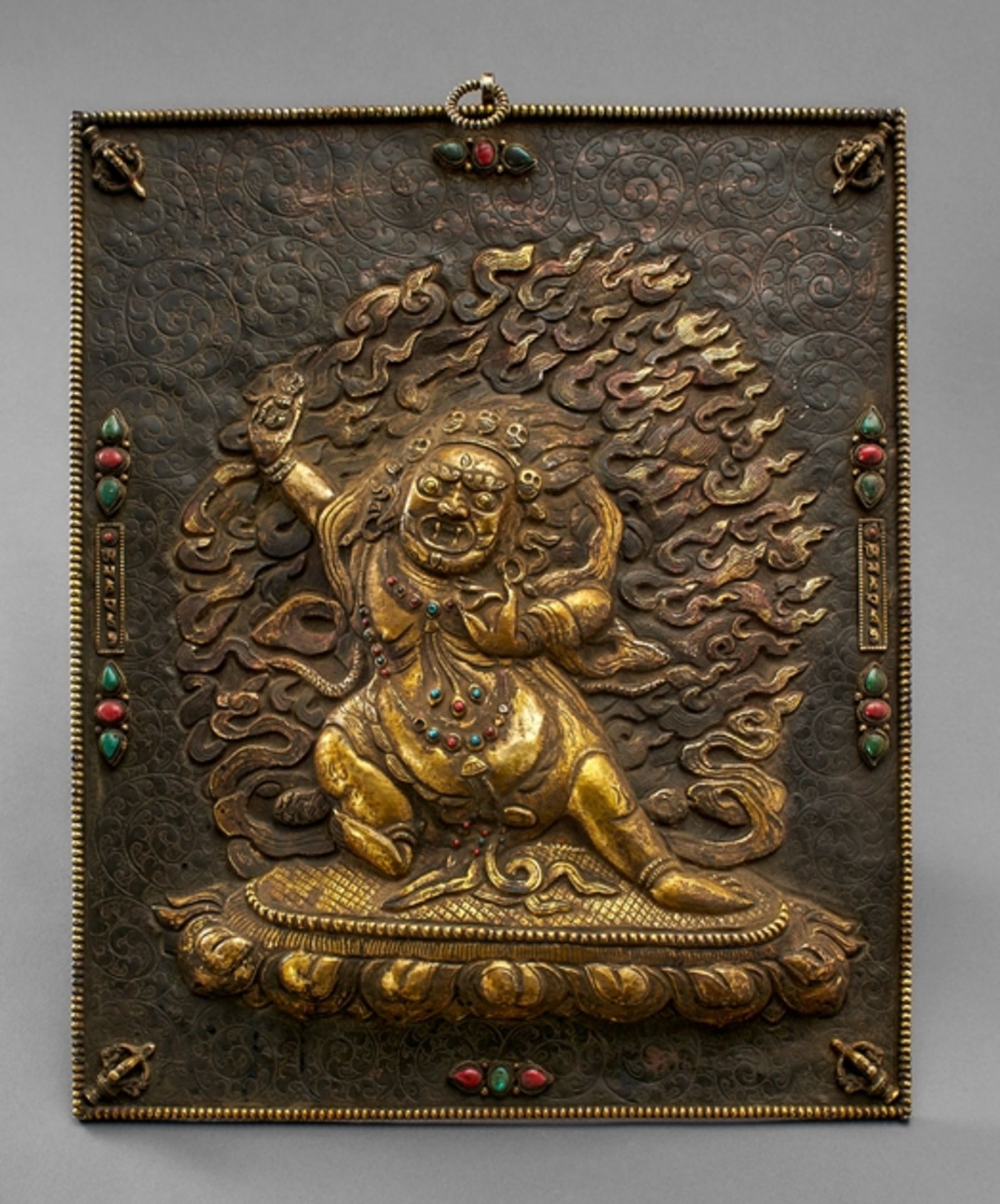 Wandbild mit erzürntem Acala. Kupfer vergoldet. Gefasste Steine in Repoussétechnik. Tibet. 42 x 35