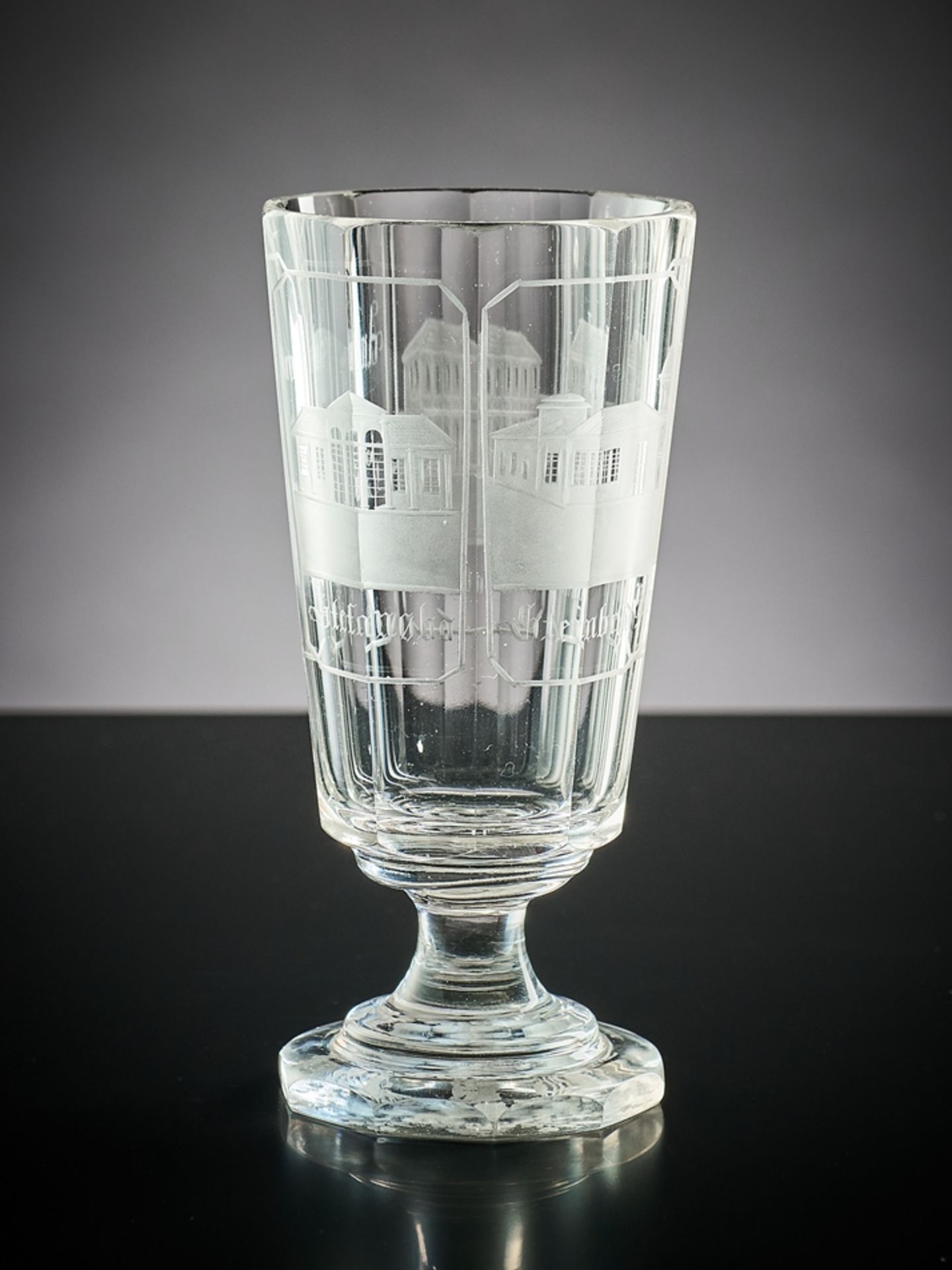 Teplitzer Badeglas. Farbloses Glas mit verschiedenen Ansichten von Teplitz. Böhmen, 19. Jh. H 14,5 - Image 2 of 2
