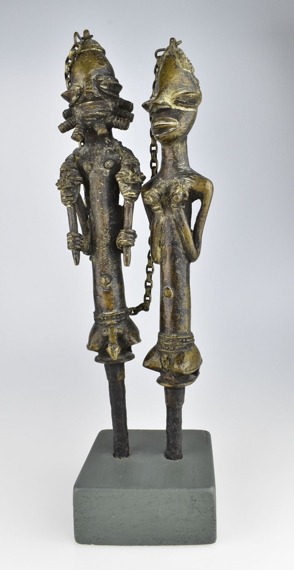 Zwillingspaar der Senufo. Bronze. Figurenhöhe ca. 20 cm