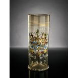 Dresdner Historismus-Humpen. Zylindrisches Glas, leicht eingestochener Boden. Feinste Wappenmalerei