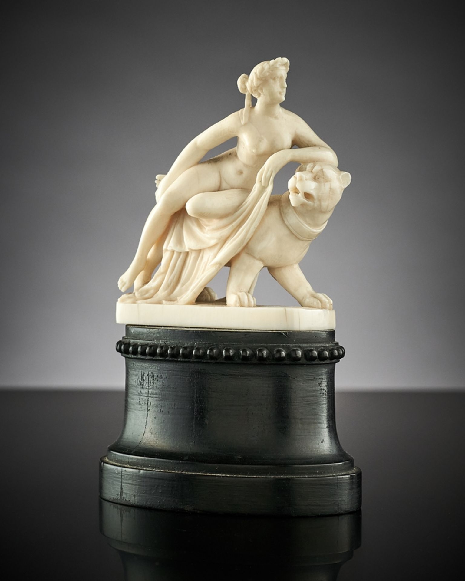 Ariadne auf dem Panther. Miniaturskulptur nach Joh. Heinrich von Dannecker. Elfenbein. Erbach, 19. 