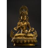Avalokitesvara. Dhyan Asana. In den Händen Tempelglocke und Juwel. Auf Lotussockel. Gefasst Steine.