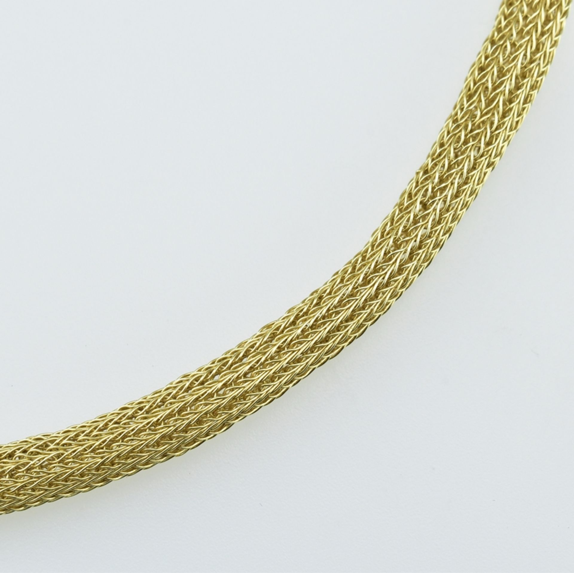 Außergewöhnliches, gestricktes Collier. 18 ct. GG. L 44 cm. 27,3 g - Bild 2 aus 2