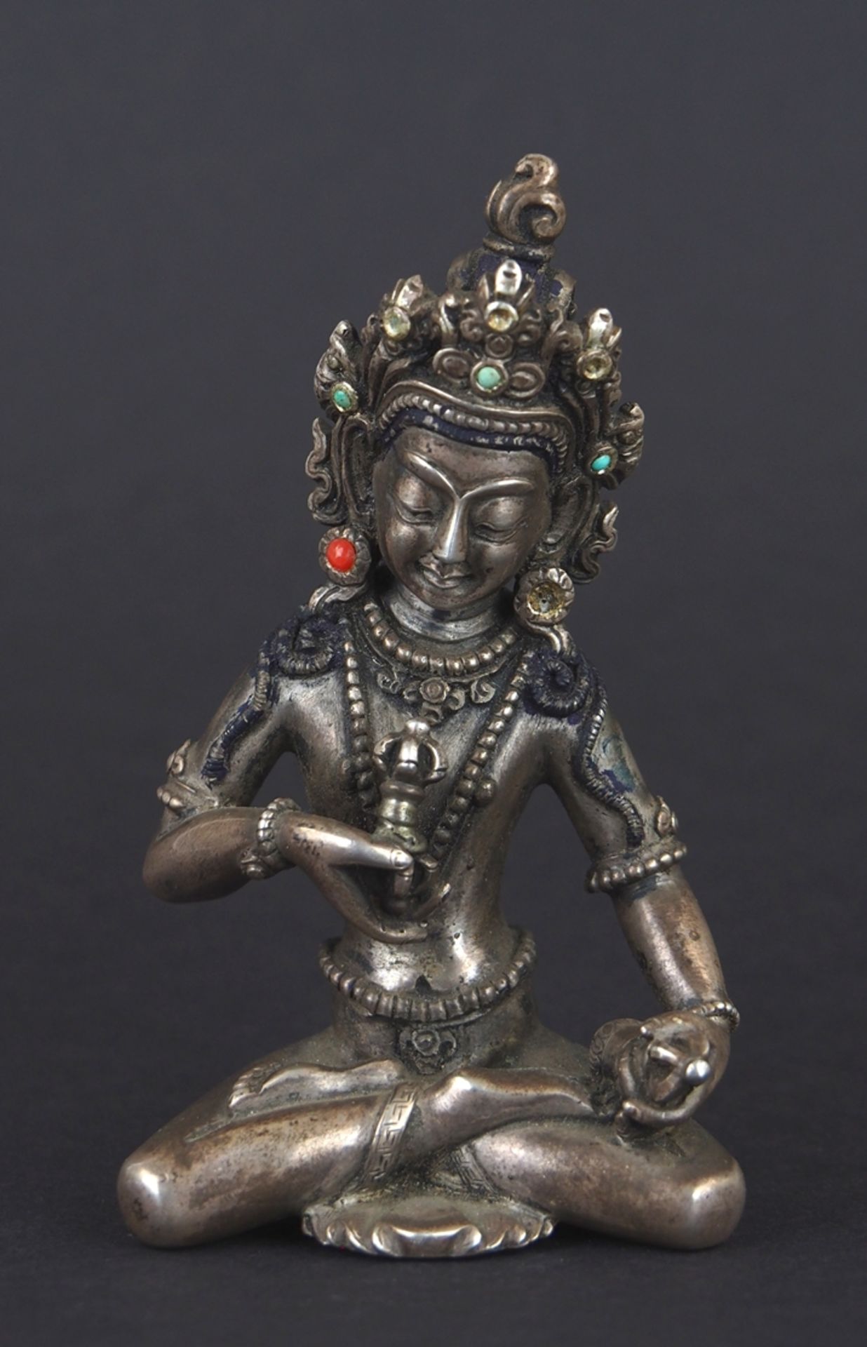 Bodhisattva Manjusri. In den Händen vajras. Silber. Tibet. H 9 cm