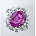 Prachtvoller Ring mit purpurfarbenem Saphir. Sehr seltener purpur-pinkfarbener Burma-Saphir. Gemisc