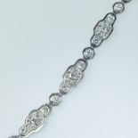 Feines Art-Déco Diamantarmband. Glieder mit Diamanten von zus. ca. 1,40 ct. in Milles griffes Fass