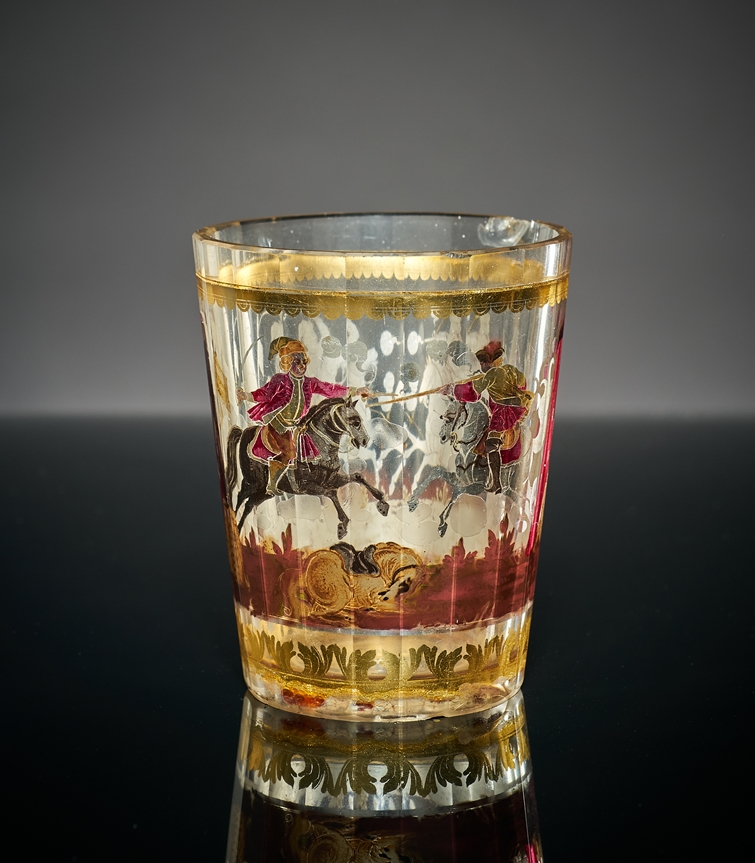 Barockes Zwischengoldglas. Konischer Becher mit 19-fach geschälter Wandung. Bemalung mit Akanthus- - Image 2 of 3