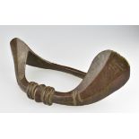 Fußreif.  Navettförmig. Bronze. Sulawesi. L 20 cm