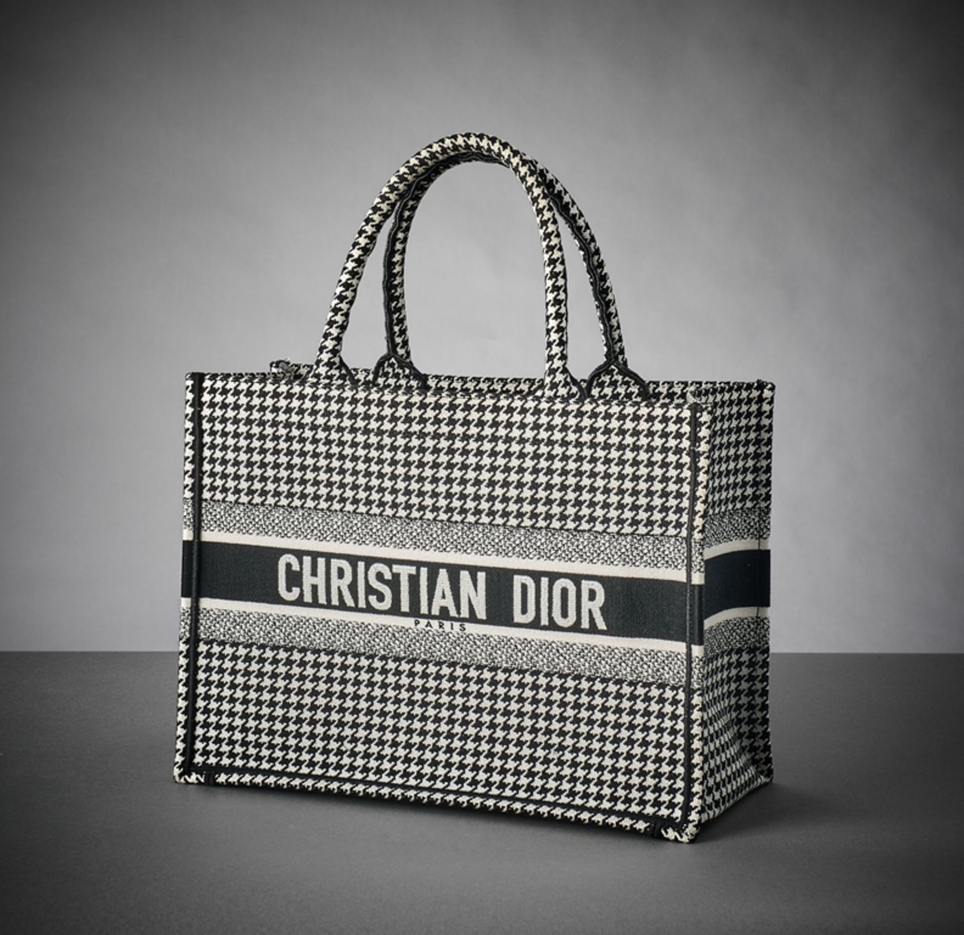 Dior-Booktote. Henkeltasche. Hahnentrittmuster. Textil. 27 x 36 cm. Mit Zertifikat