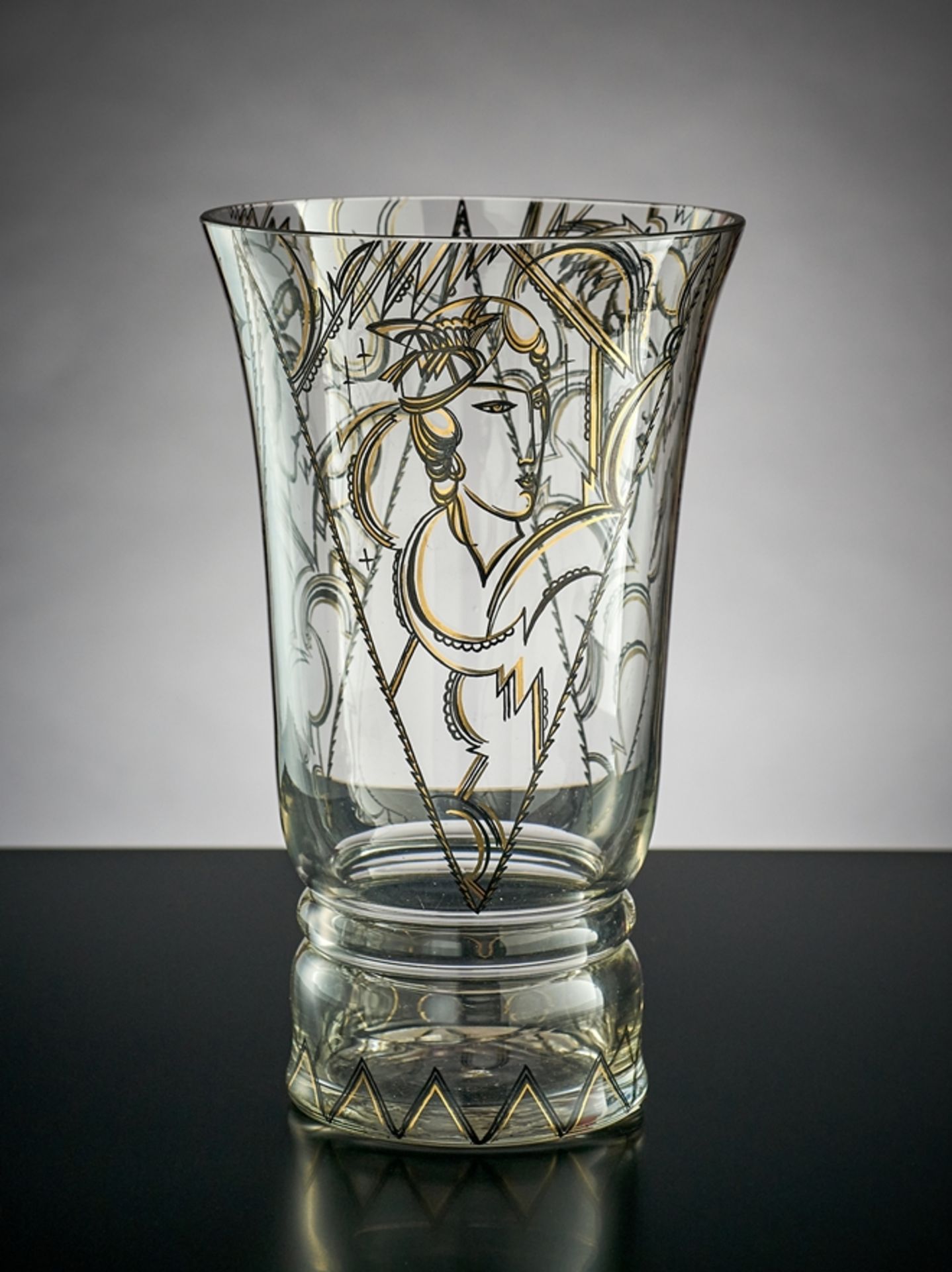 Art-Déco-Vase von Bruno Mauder. Konisch nach unter verjüngt. Farbloses Glas mit Bemalung in Schwarz - Image 3 of 3