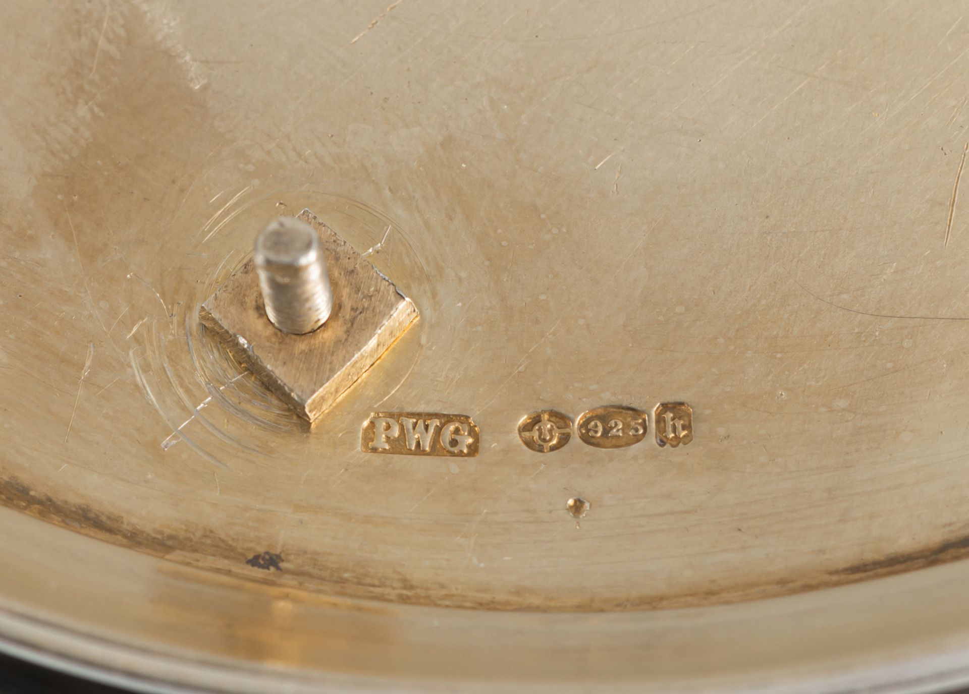 AN ART DECO PARTIAL GILT SILVER BOWL AND COVER WITH ELEPHANT - Image 4 of 5