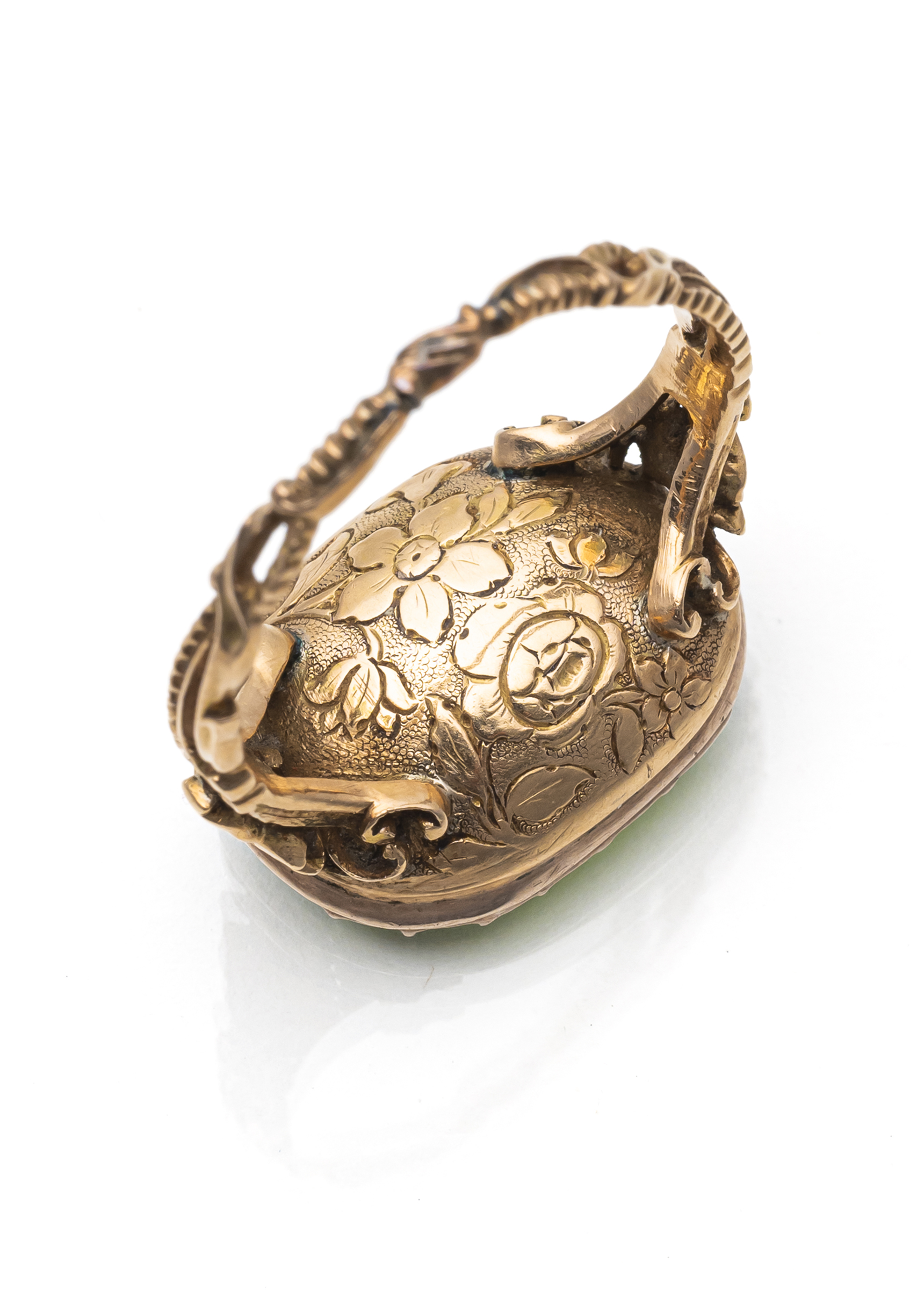 A victorian gold and peridot ring - Image 2 of 3