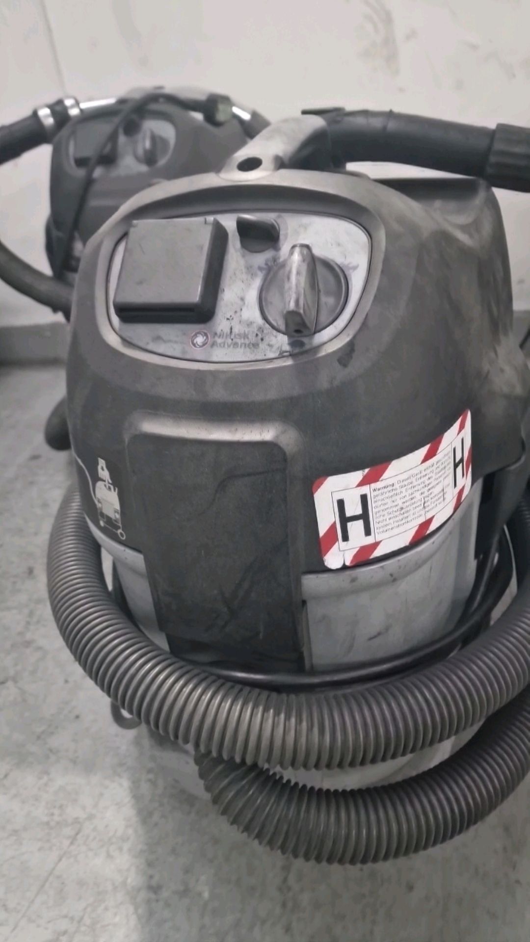 Nilfisk Advance Vacuum Cleaner - Image 2 of 5