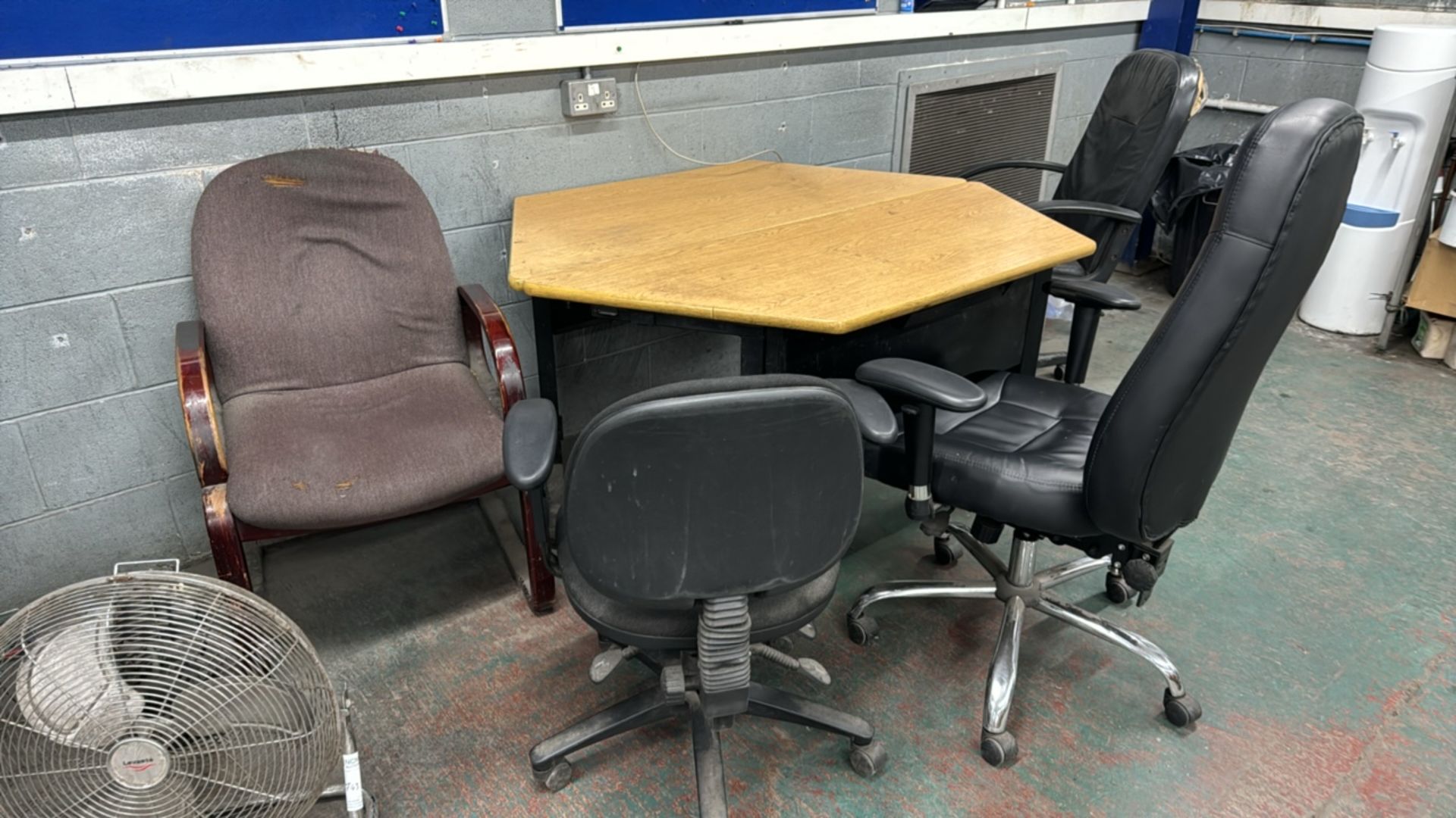 Desk and Chairs - Bild 3 aus 4