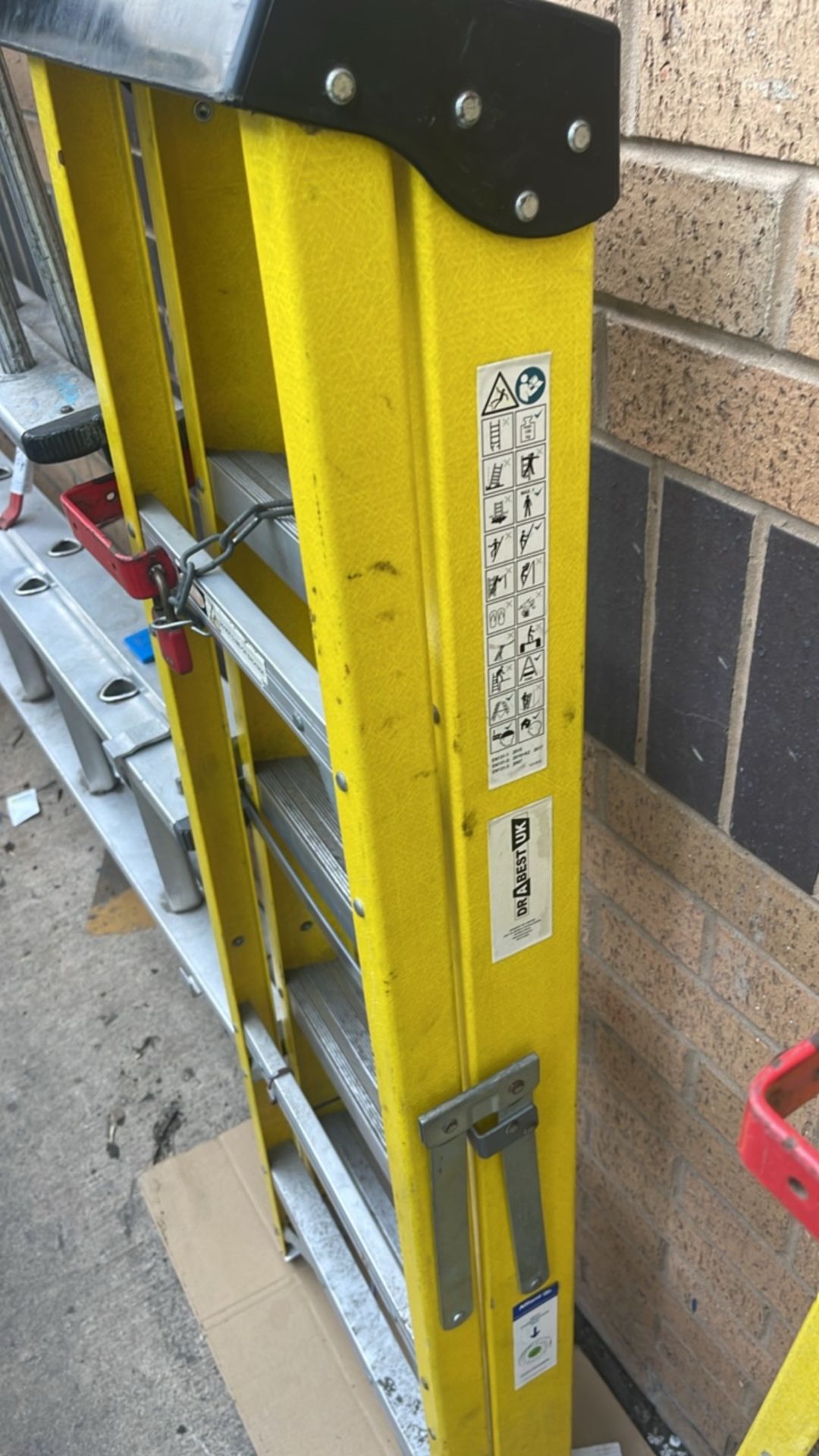 Fiberglass Builders Ladders 1.39m - Image 3 of 4