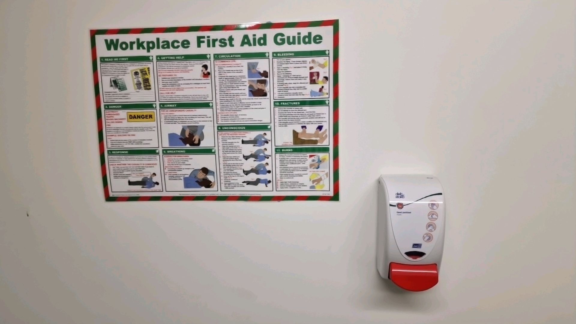 Contents of First Aid Room - Bild 7 aus 9