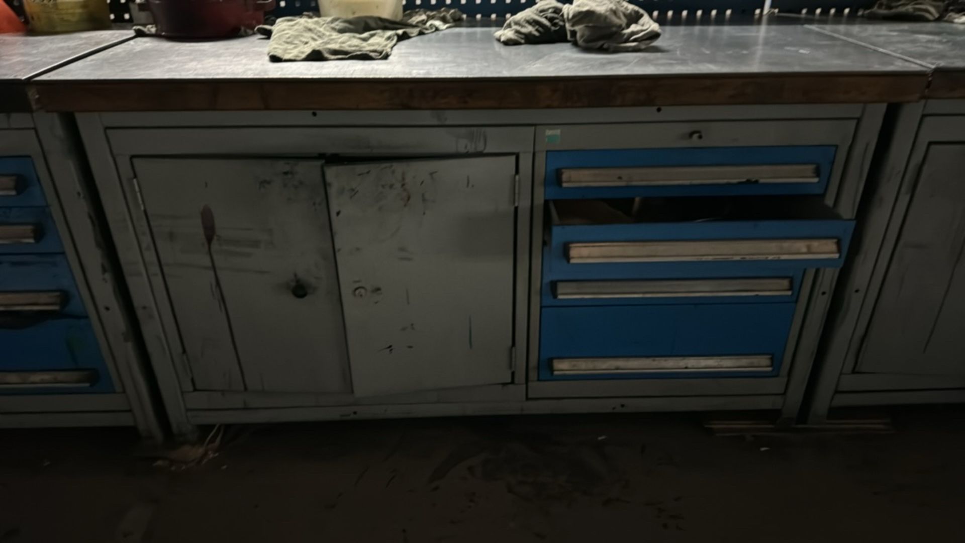 Blue Metal Work Bench with Storage - Bild 3 aus 3