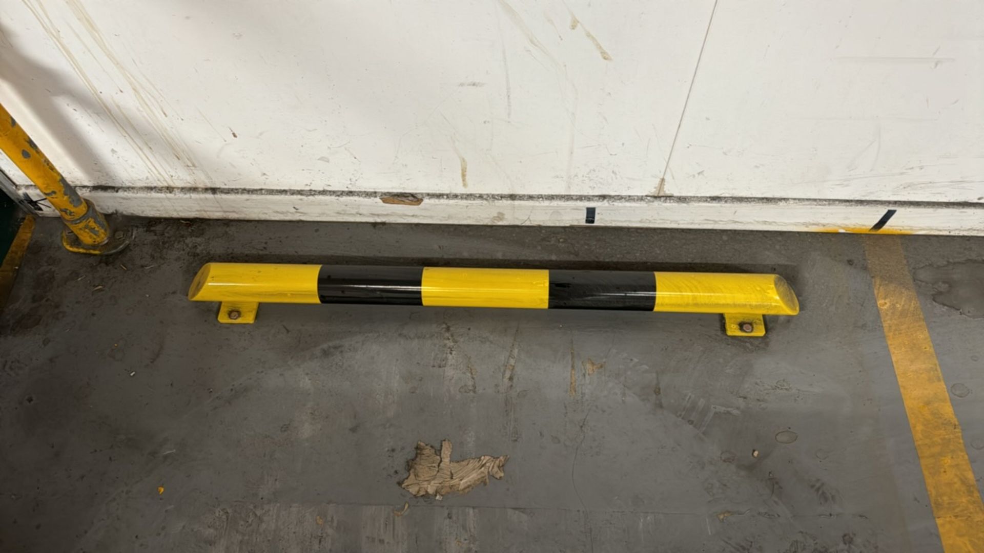 Yellow and Black Metal Parking Barriers x8 - Image 2 of 4