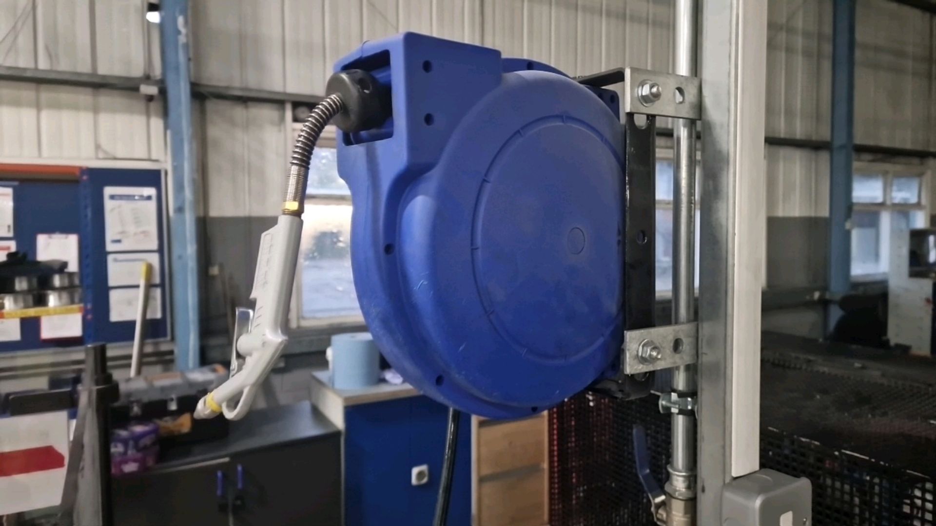 Hose Reel with Pressure Gun