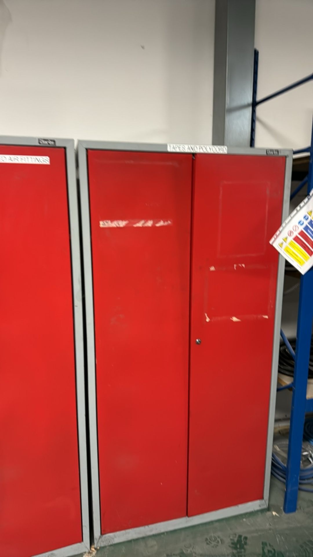 Red Metal Cabinets x2 - Bild 4 aus 5
