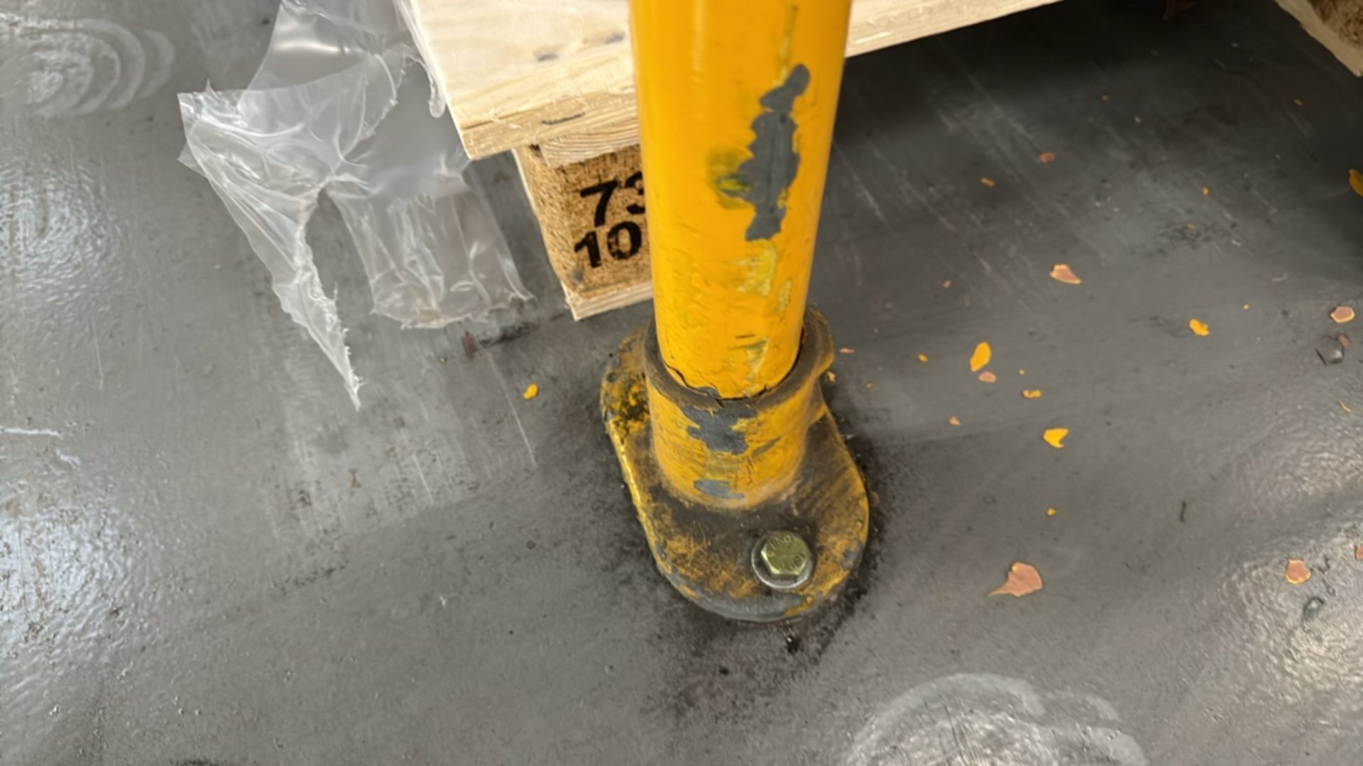 9 Meters of Yellow Metal Safety Barriers - Bild 5 aus 5