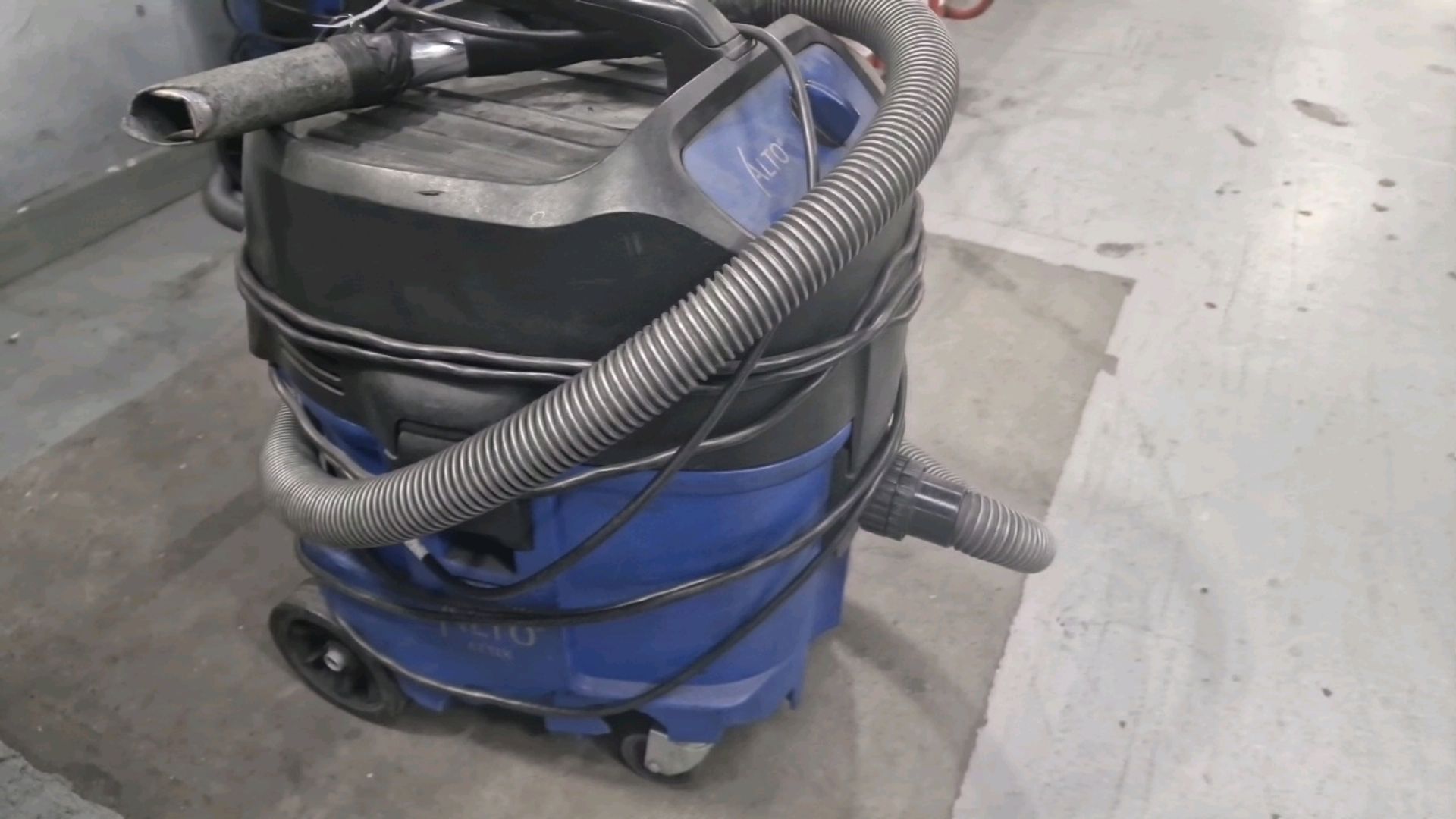 Nilfisk Alto Vacuum Cleaner - Image 2 of 4