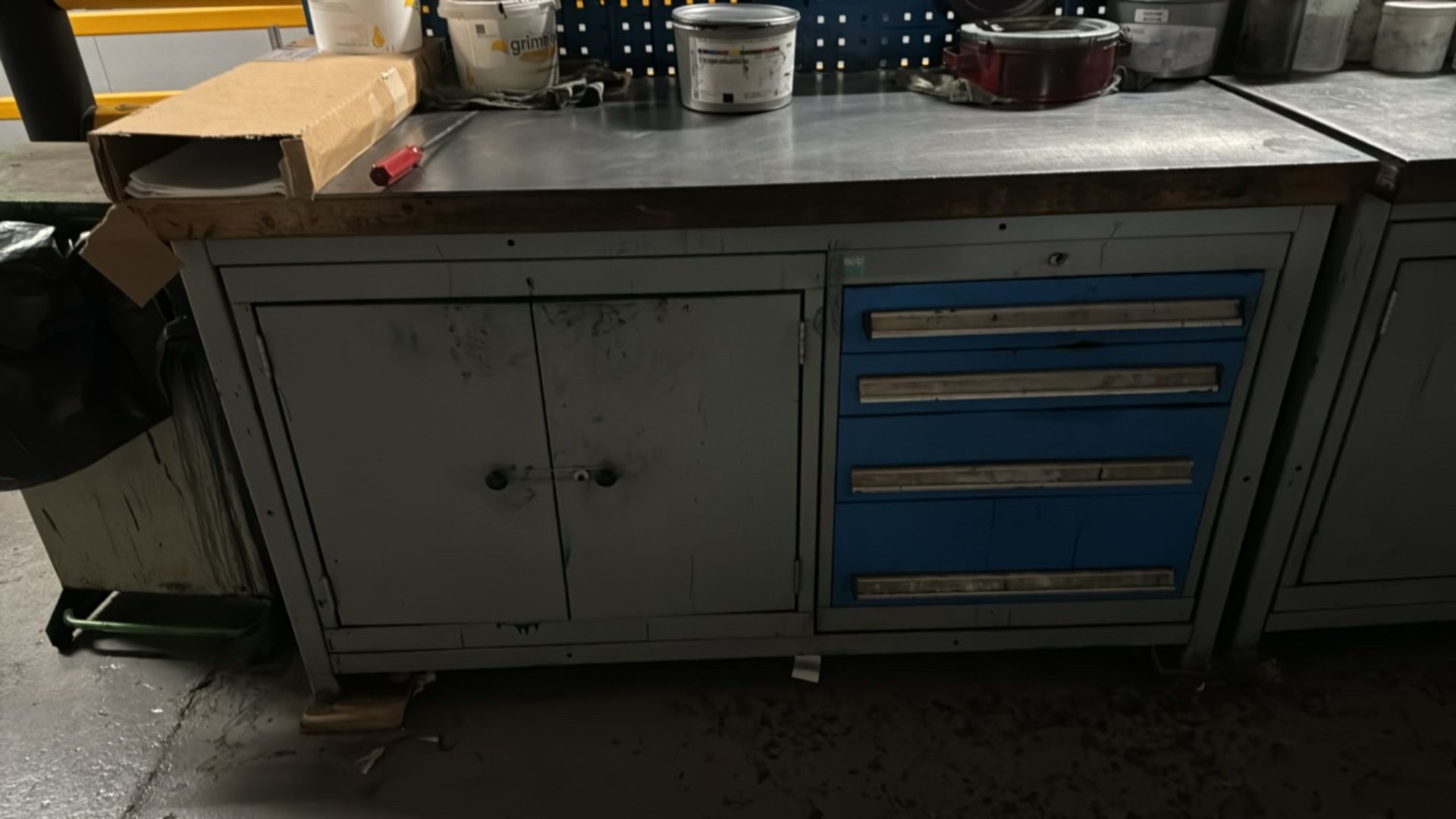 Blue Metal Work Bench with Storage - Bild 3 aus 5