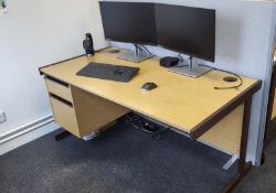 Desk with 1 shallow drawer and 1 deep drawer