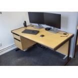 Desk with 1 shallow drawer and 1 deep drawer