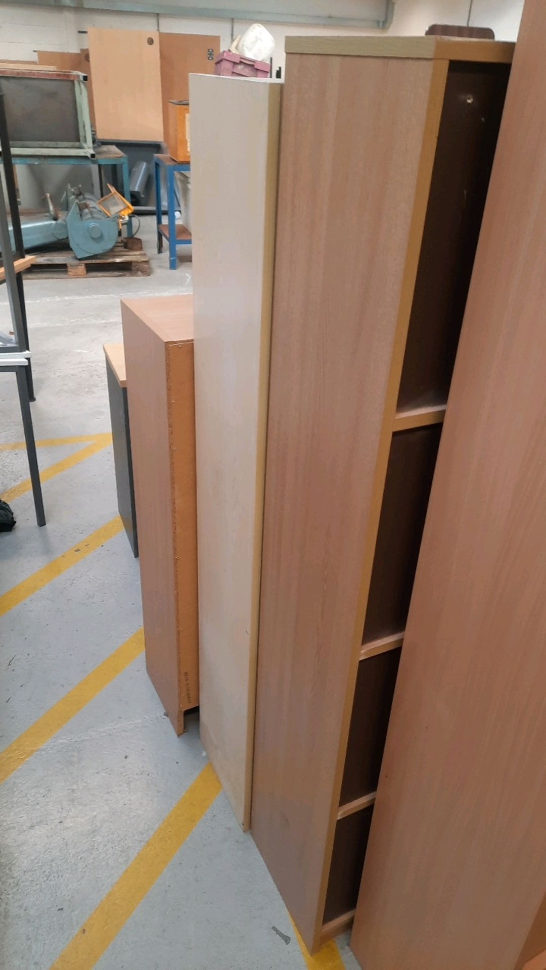 Assorted Wooden Shelfing Units - Bild 9 aus 9