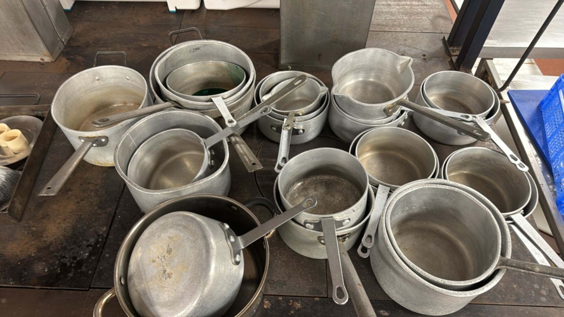 Metal Saucepans x24 - Image 3 of 9