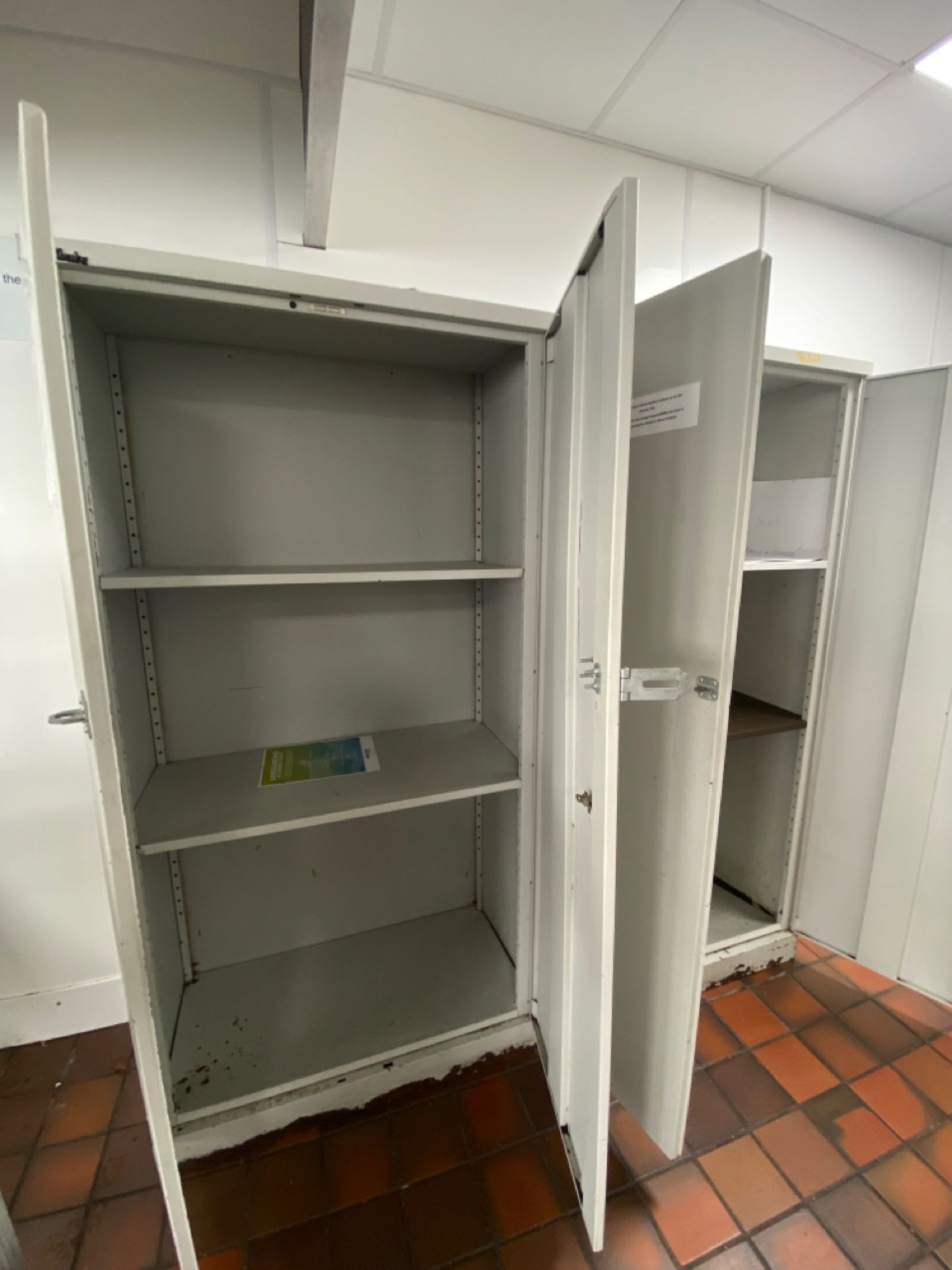 Silverline Metal Storage Cabinets x2 - Image 6 of 7