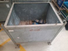 Steel Corner Post Containers With 3 Bench Vices